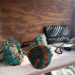 Vintage lot of 11 feather headbands and purse